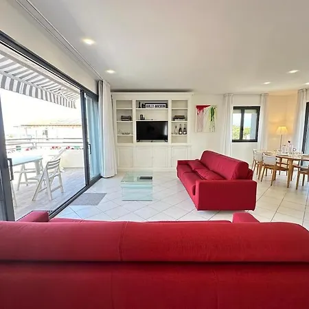 Luxury Pentohuse Near The Daire *