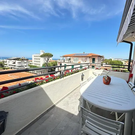 Luxury Pentohuse Near The Daire *