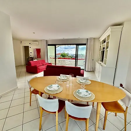 Apartment Luxury Pentohuse Near The