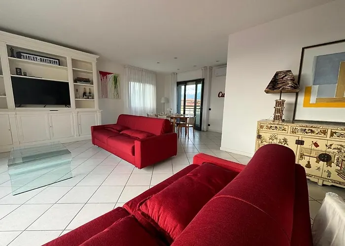 Luxury Pentohuse Near The Марина-ди-Пьетрасанта