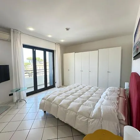 Luxury Pentohuse Near The דירה